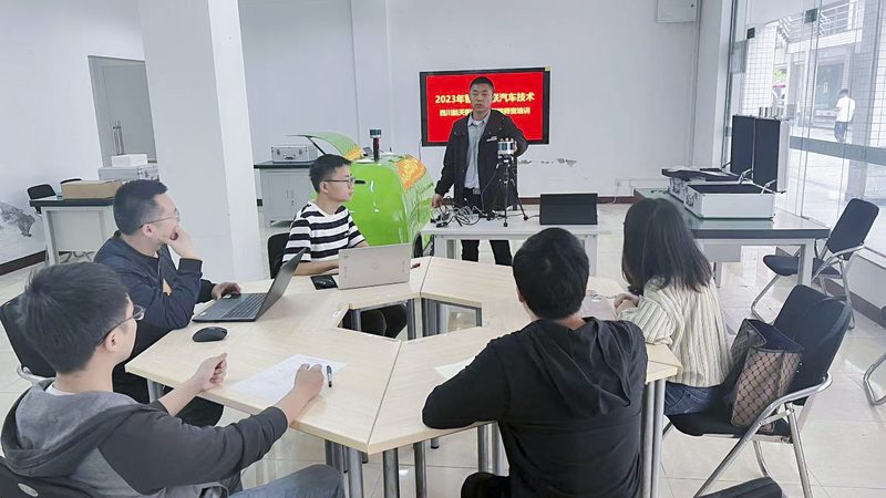 小标题：技能培训网课平台兴起背后的原因