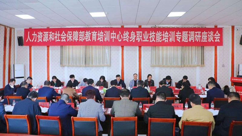 注册消防工程师培训的收费标准通常由以下几个部分构成：